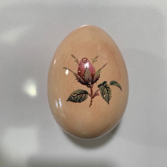 3 porcelain floral Easter eggs - Picture 3 of 7